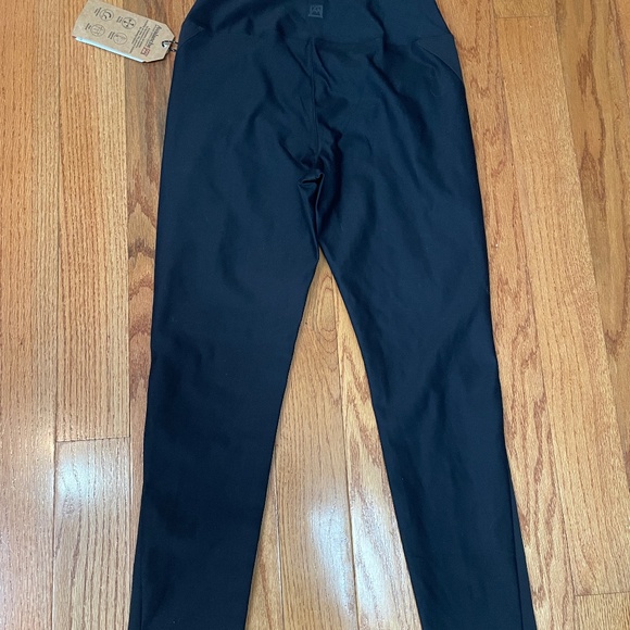 Avalanche Black Leggings - Picture 3 of 5